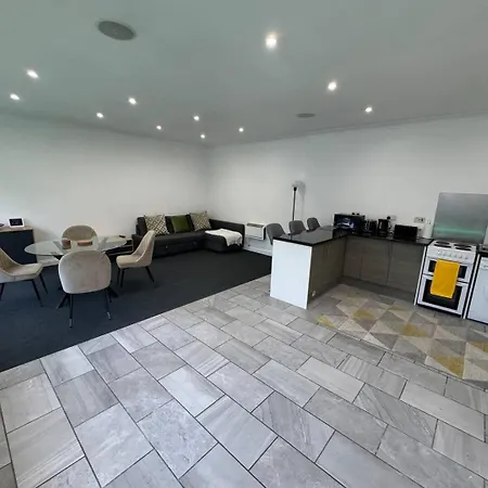 Spacious Private Cinema Guest House Brentwood Exterior photo