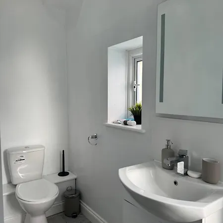 Spacious Private Cinema Guest House Brentwood Exterior photo