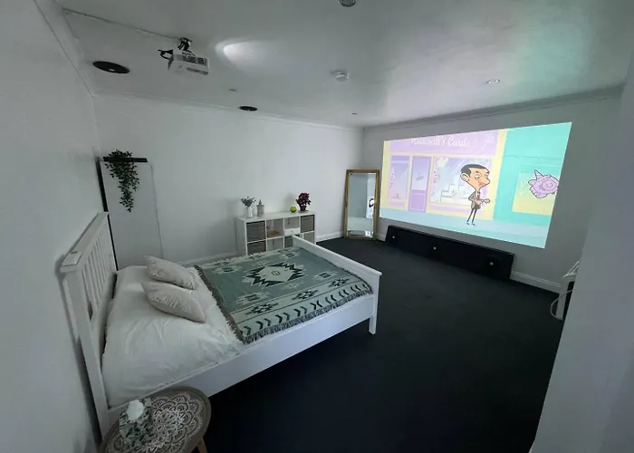 Spacious Private Cinema Guest House